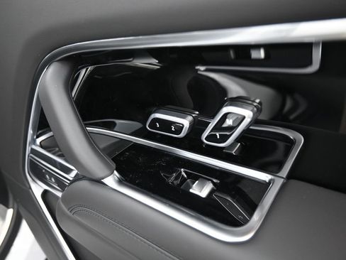 New 2025 Land Rover Range Rover SE AWD/4WD image 5