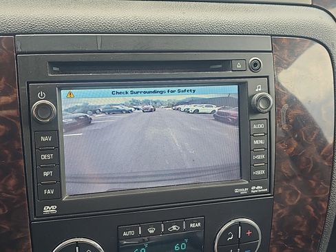 Used 2011 GMC Yukon Denali AWD/4WD image 24