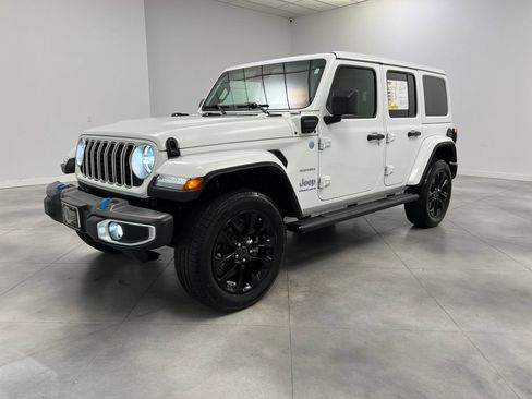 Used 2024 Jeep Wrangler Unlimited Sahara AWD/4WD image 4