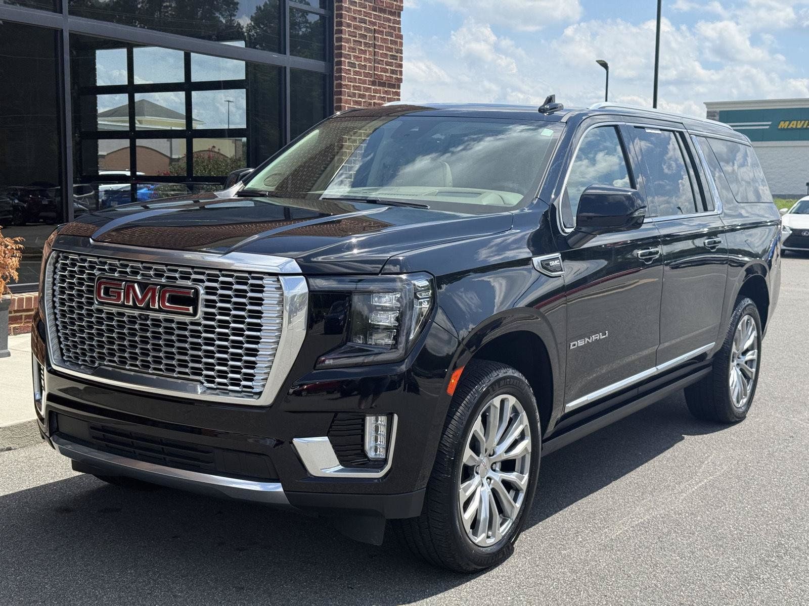 Used 2023 GMC Yukon XL Denali w/ Denali Reserve Package AWD/4WD image 1