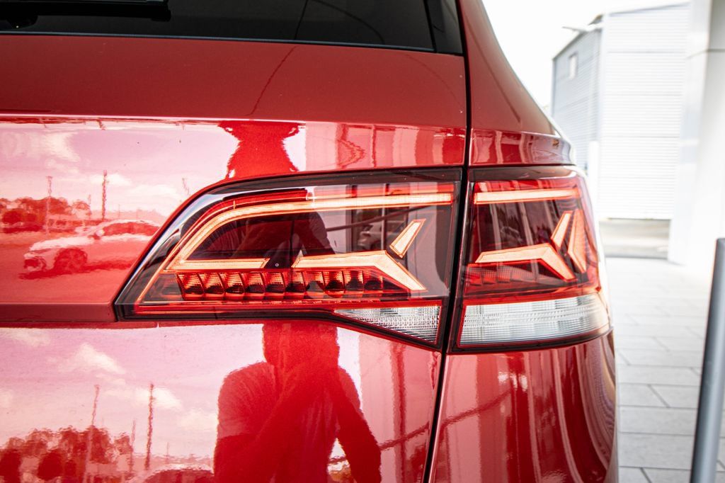 Certified 2024 Volkswagen Taos SE AWD/4WD image 14