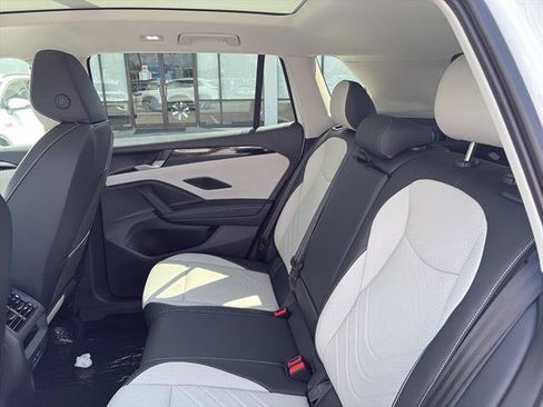 New 2025 Volkswagen Tiguan SE image 13