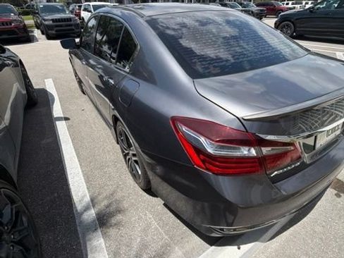 Used 2017 Honda Accord Sport image 4