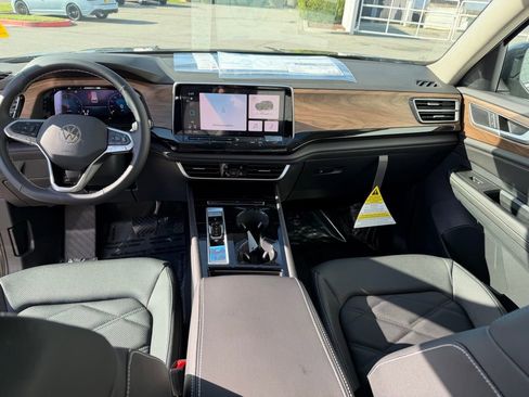 New 2026 Volkswagen Atlas SE FWD image 14