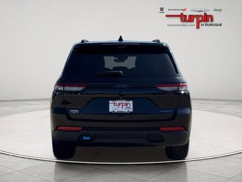 Used 2022 Jeep Grand Cherokee Trailhawk w/ Advanced Protech Group II AWD/4WD image 4