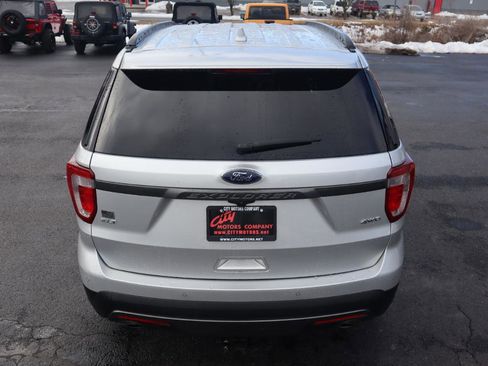 Used 2017 Ford Explorer XLT w/ Equipment Group 202A image 8