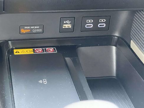 Used 2025 Toyota Camry SE FWD image 26