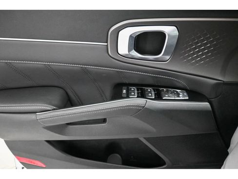 Certified 2025 Kia Sorento SX image 15