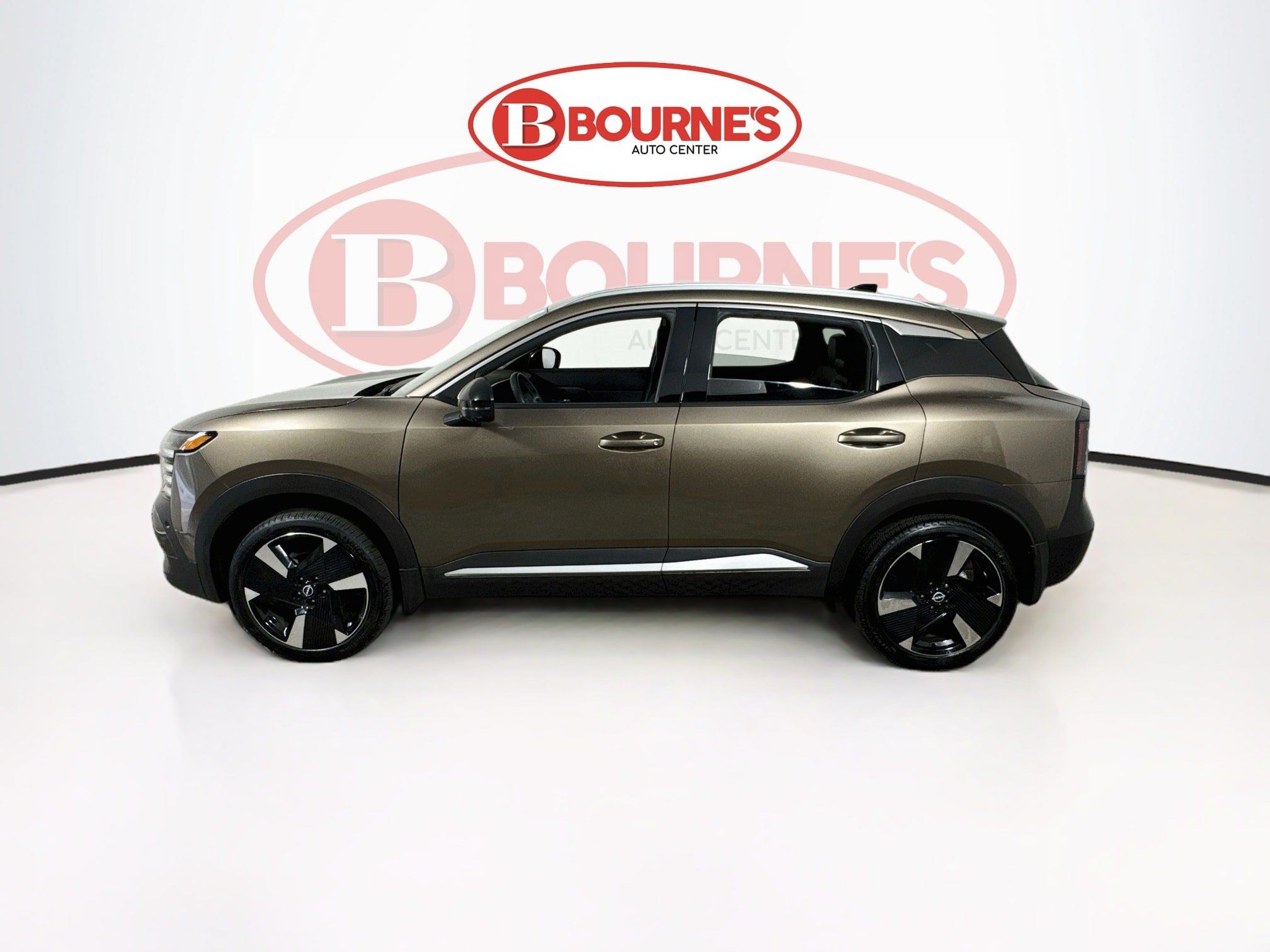 Used 2026 Nissan Kicks SR w/ SR Premium Package FWD image 8