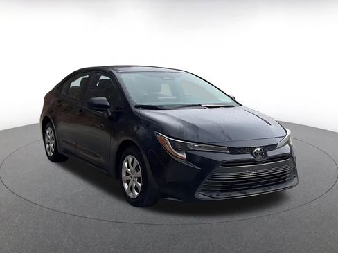 Used 2025 Toyota Corolla LE image 3