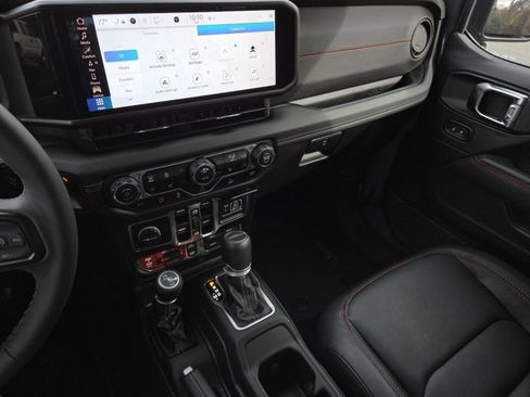 Used 2025 Jeep Gladiator Rubicon w/ Convenience Group image 30