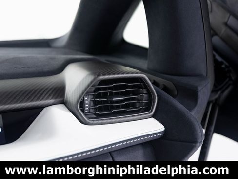 Used 2025 Lamborghini Revuelto image 36