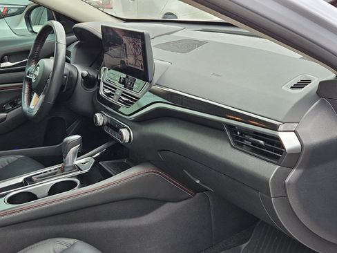 Used 2023 Nissan Altima 2.5 SR w/ SR Premium Package FWD image 19