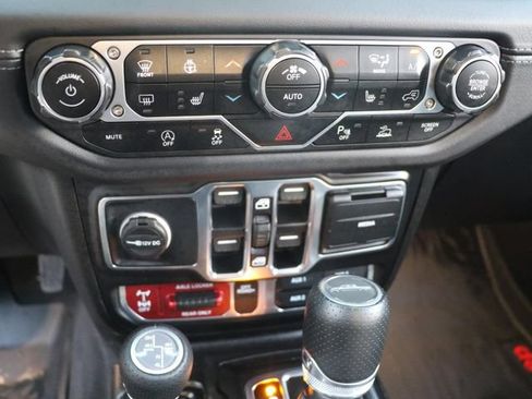 Used 2025 Jeep Gladiator Mojave AWD/4WD image 23