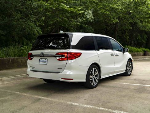 Used 2023 Honda Odyssey Touring image 9