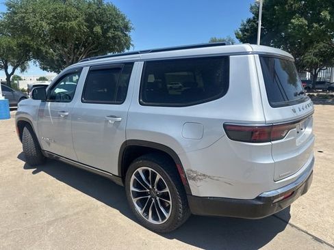 Used 2022 Jeep Wagoneer Series III w/ Premium Group I AWD/4WD image 12