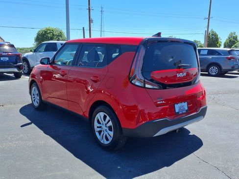 Used 2023 Kia Soul LX FWD image 2
