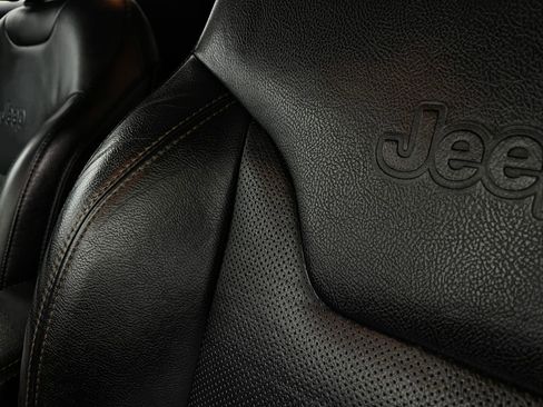 Used 2018 Jeep Compass Limited image 16