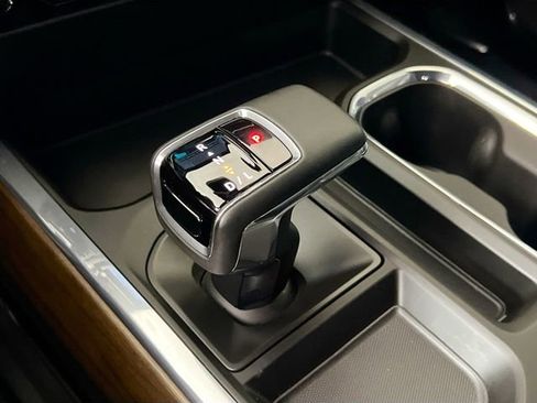 Used 2024 Chevrolet Silverado 1500 High Country w/ Z71 Off-Road Package image 9