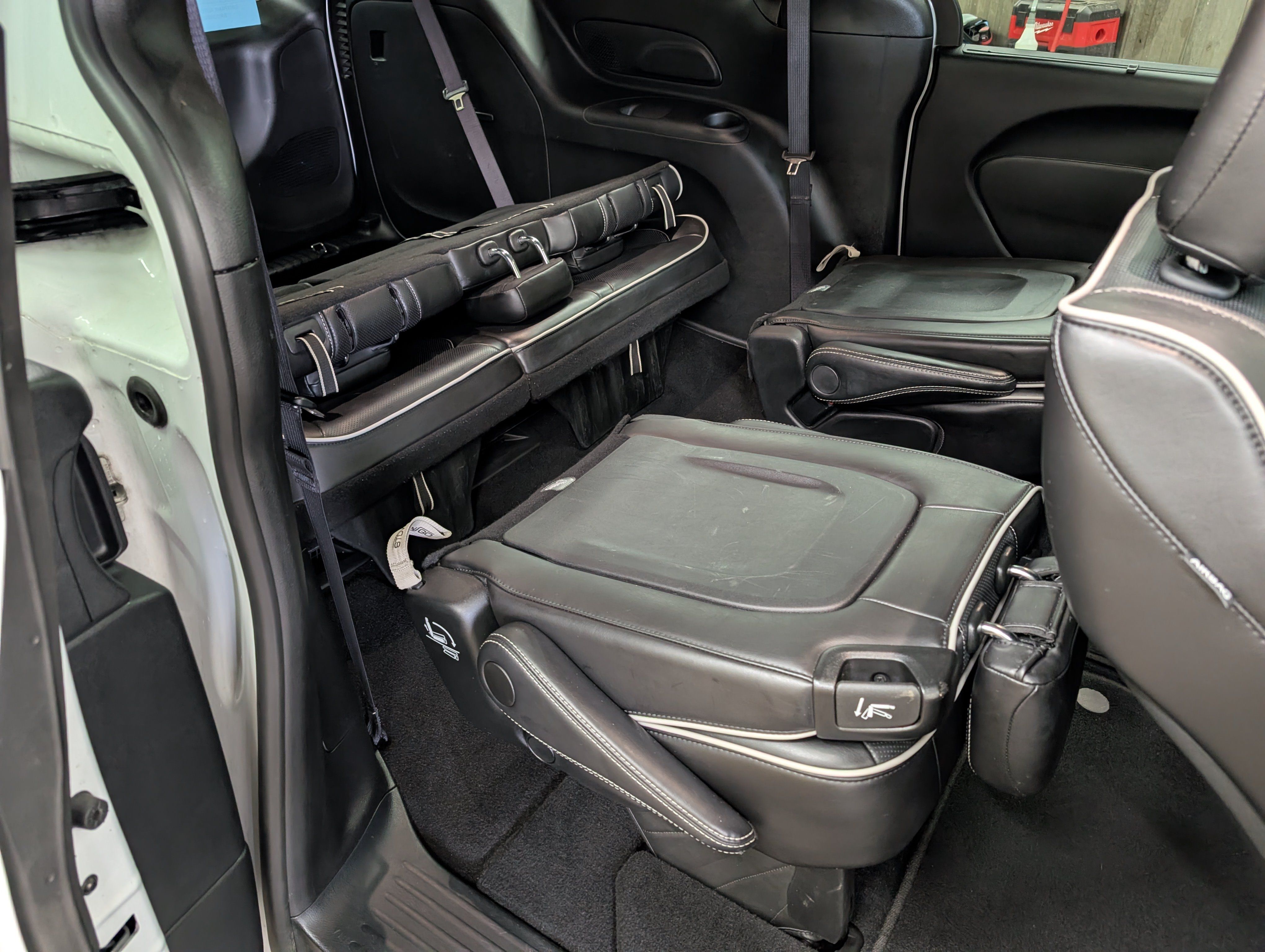 Used 2025 Chrysler Pacifica Limited FWD image 6