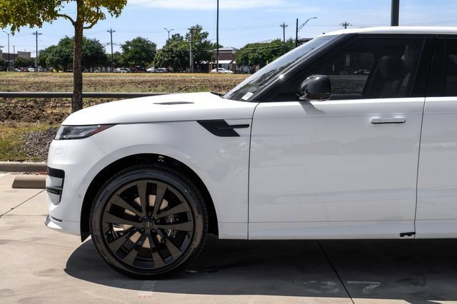 New 2026 Land Rover Range Rover Sport Dynamic SE AWD/4WD image 13