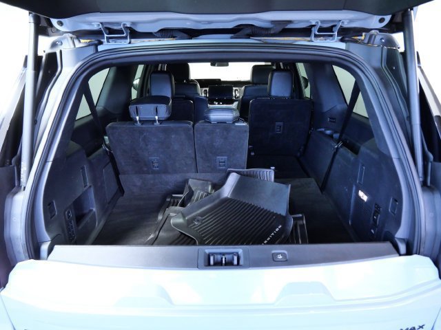 Used 2025 Ford Expedition Max Platinum w/ Stealth Performance Package AWD/4WD image 9
