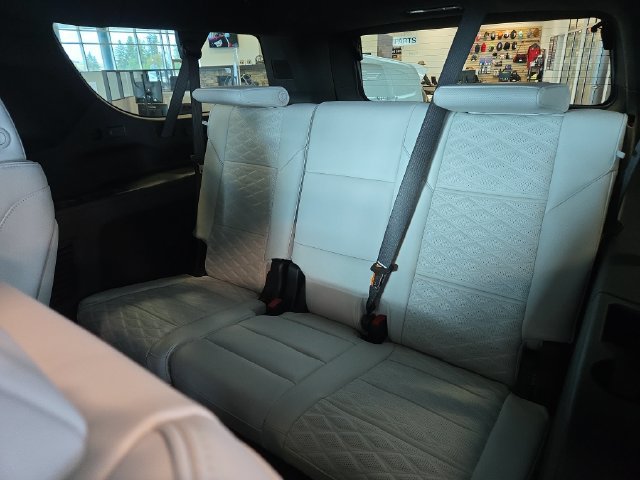Used 2025 Cadillac Escalade ESV V AWD/4WD image 28
