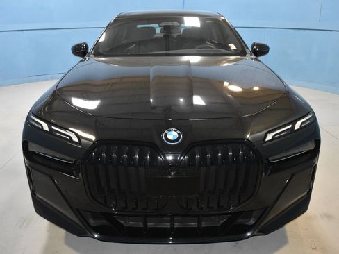 Certified 2024 BMW i7 xDrive60 image 17