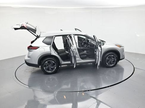 Used 2025 Nissan Rogue SV FWD image 45
