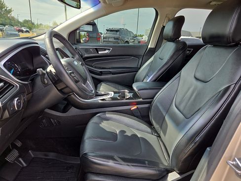 Used 2018 Ford Edge Titanium w/ Technology Package FWD image 15