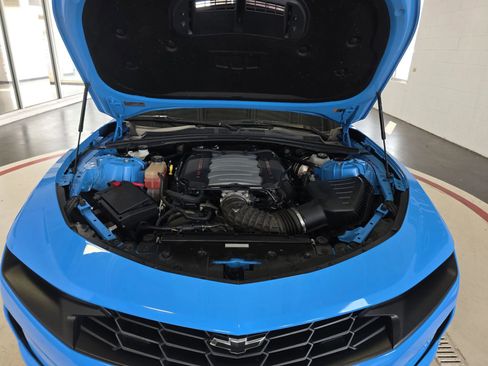 Used 2022 Chevrolet Camaro LT w/ Technology Package image 10