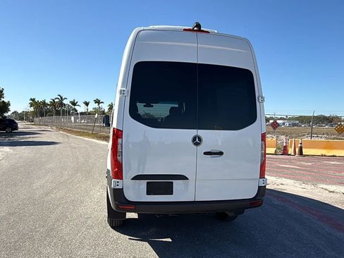 Used 2021 Mercedes-Benz Sprinter 2500 image 4