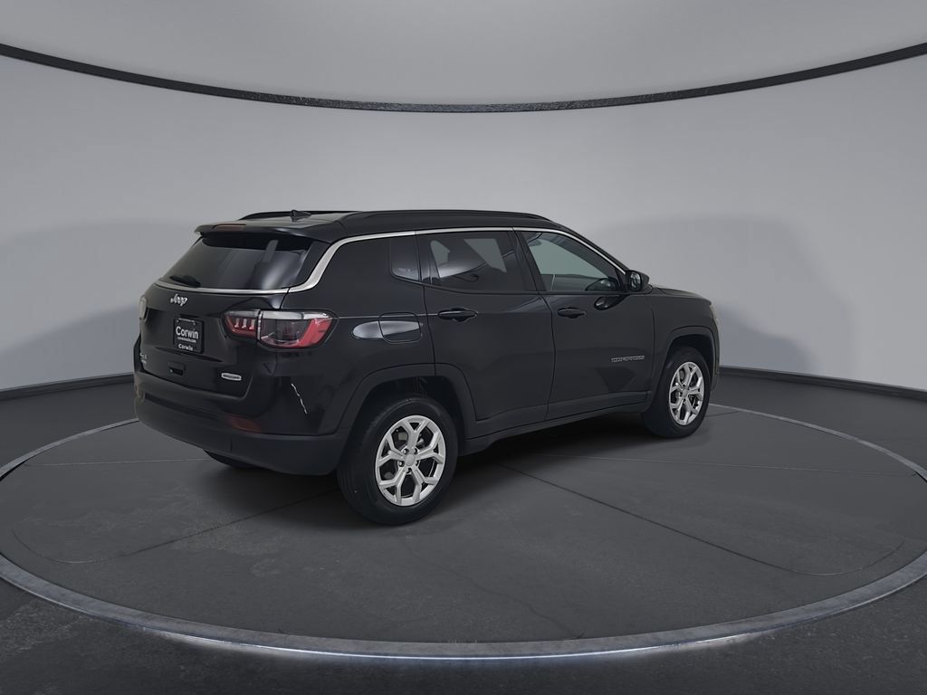 Used 2024 Jeep Compass Latitude AWD/4WD image 17