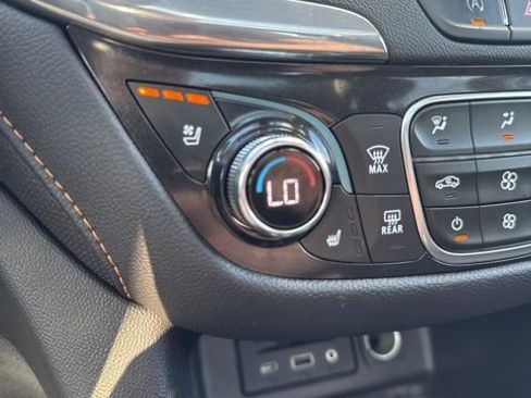 Used 2023 Chevrolet Equinox Premier image 24