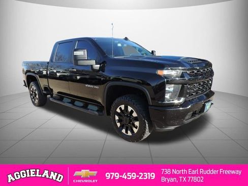 Used 2020 Chevrolet Silverado 2500 Custom w/ Custom Value Package image 3