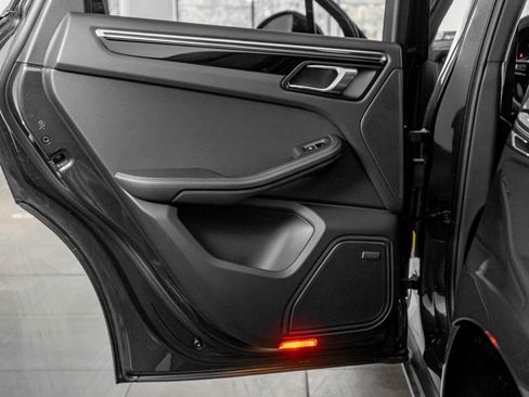 Certified 2025 Porsche Macan image 20