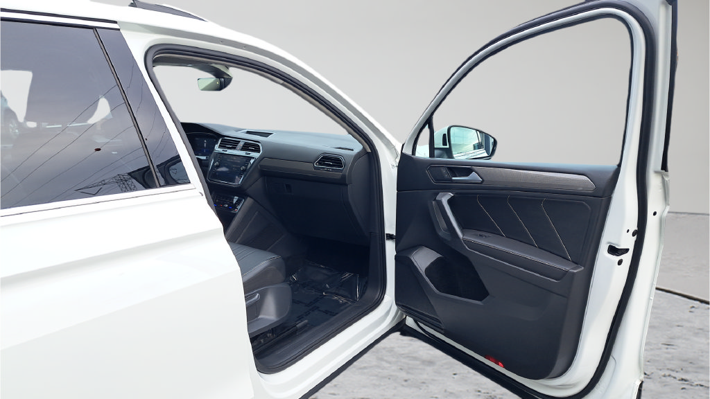 Used 2022 Volkswagen Tiguan SE AWD/4WD image 16