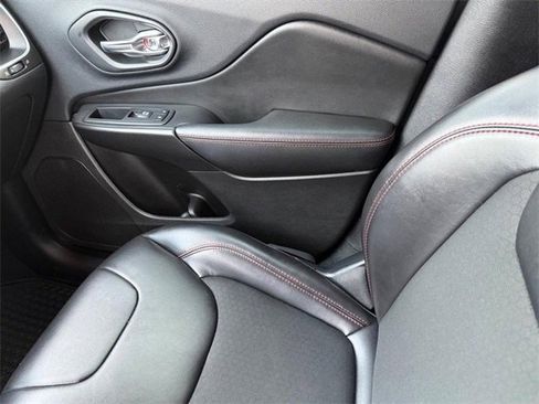 Used 2019 Jeep Cherokee Trailhawk w/ Cold Weather Group image 28