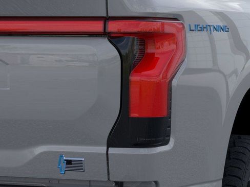 Used 2023 Ford F150 Lightning Lariat image 33