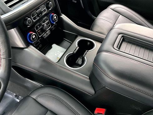 Used 2022 Chevrolet Suburban RST w/ Luxury Package image 17