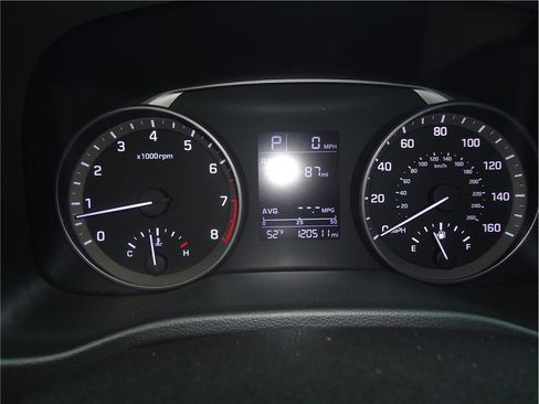 Used 2017 Hyundai Elantra SE image 22