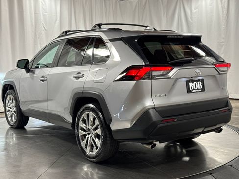 Used 2019 Toyota RAV4 XLE Premium w/ Cold Weather Package FWD image 9