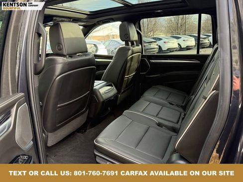Used 2025 Cadillac Escalade ESV Sport w/ LPO, ONYX Package image 41