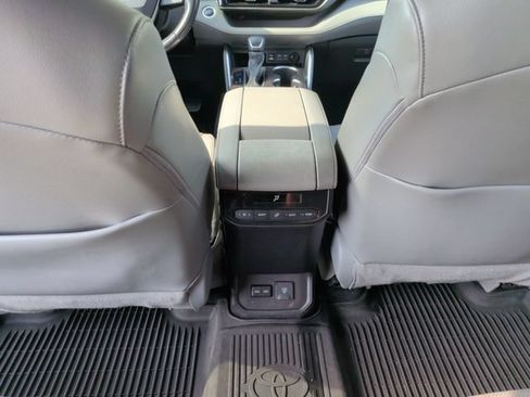 Used 2022 Toyota Highlander Limited AWD/4WD image 25