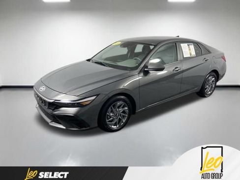 Used 2024 Hyundai Elantra SEL FWD image 1