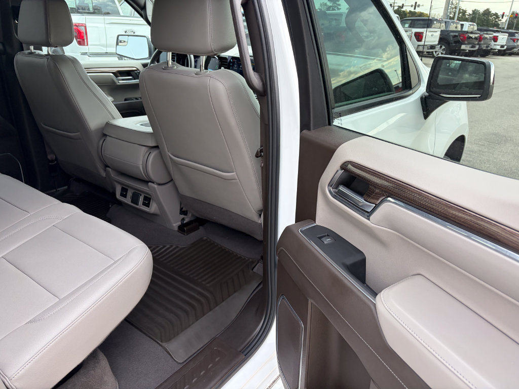 Used 2024 Chevrolet Silverado 1500 LT w/ Leather Package AWD/4WD image 16