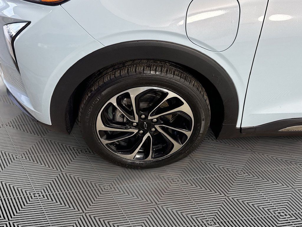 Used 2022 Chevrolet Bolt EUV Premier FWD image 32