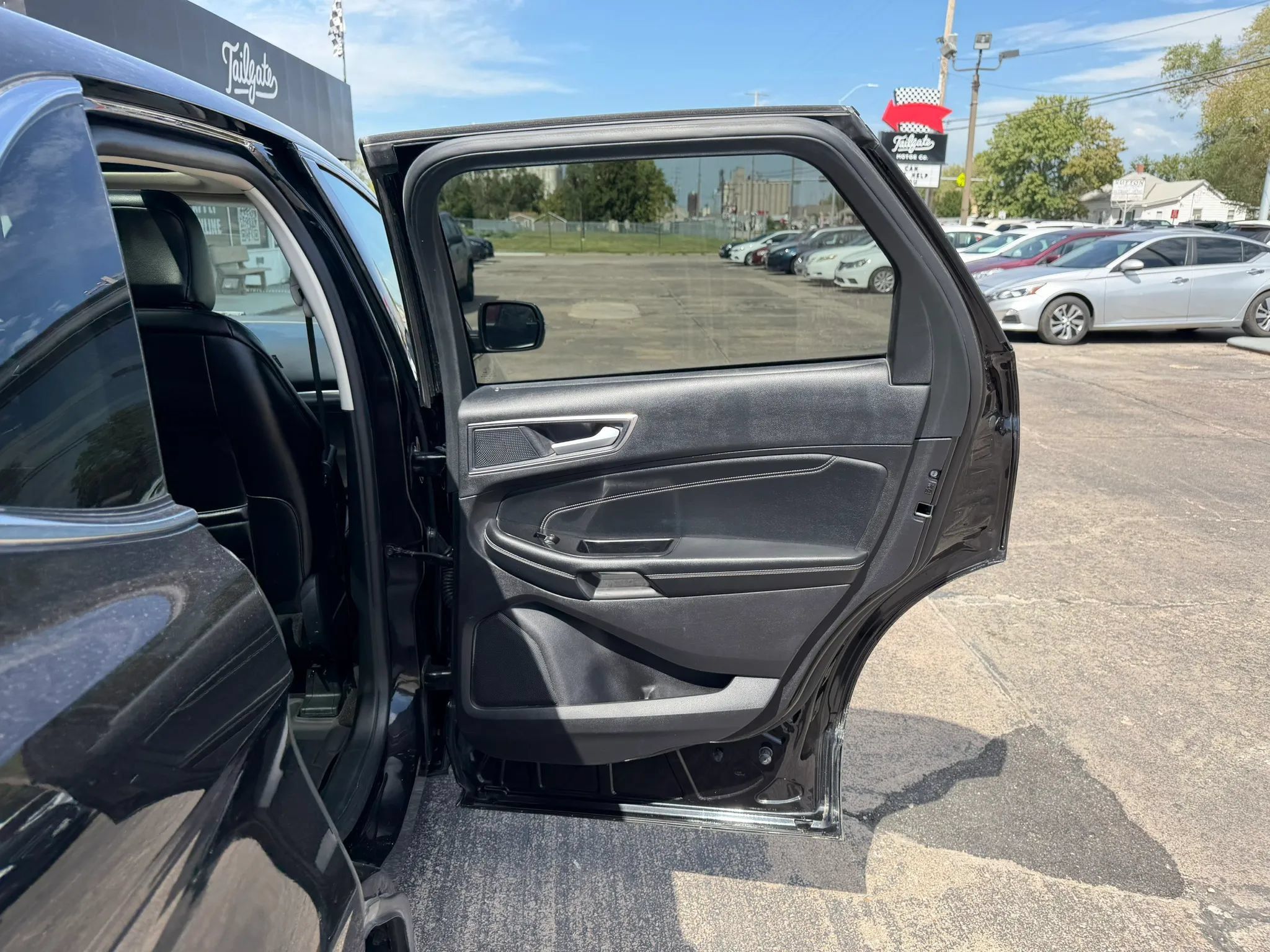 Used 2020 Ford Edge Titanium FWD image 15