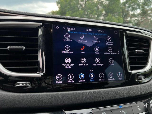 Used 2018 Chrysler Pacifica Touring-L FWD image 35