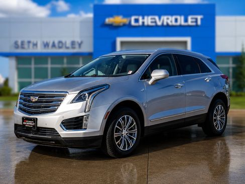 Used 2017 Cadillac XT5 Luxury w/ Driver Awareness Package FWD image 3